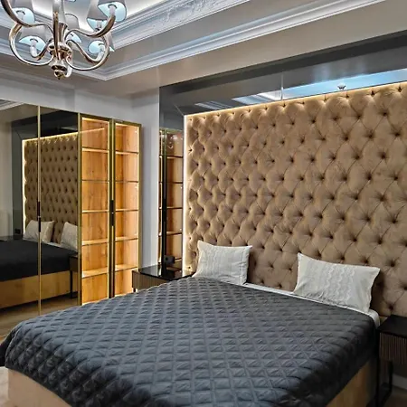 Luxury Near National In Chishinau Apartment *